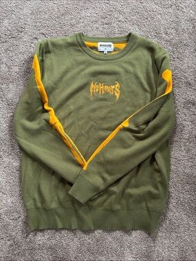 No hours Crewneck Sweater